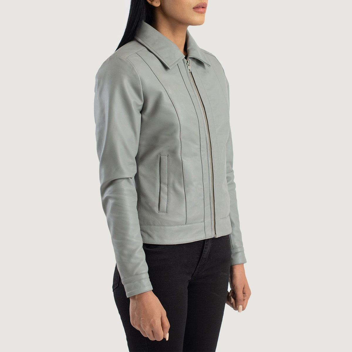 
Gedragen perspectief van Vixen Pink Classic Collar Leather Jacket op model - Natuurlijke valling bij daglicht