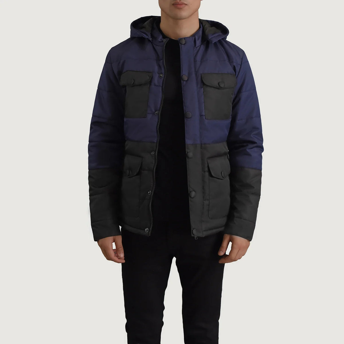 
Wayne Zwart & Blauw Hooded Puffer Leren Jas voor Heren in Black + Blue Full-Grain Leather - Vooraanzicht & getailleerd silhouet | Online kopen