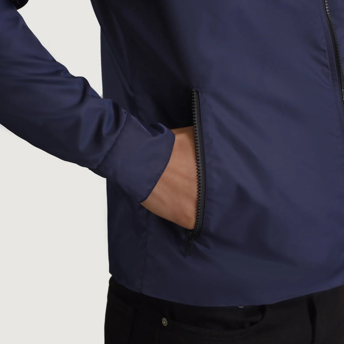 
Binnenweergave Showing Quilted Viscose Lining & Twee functionele binnenzakken