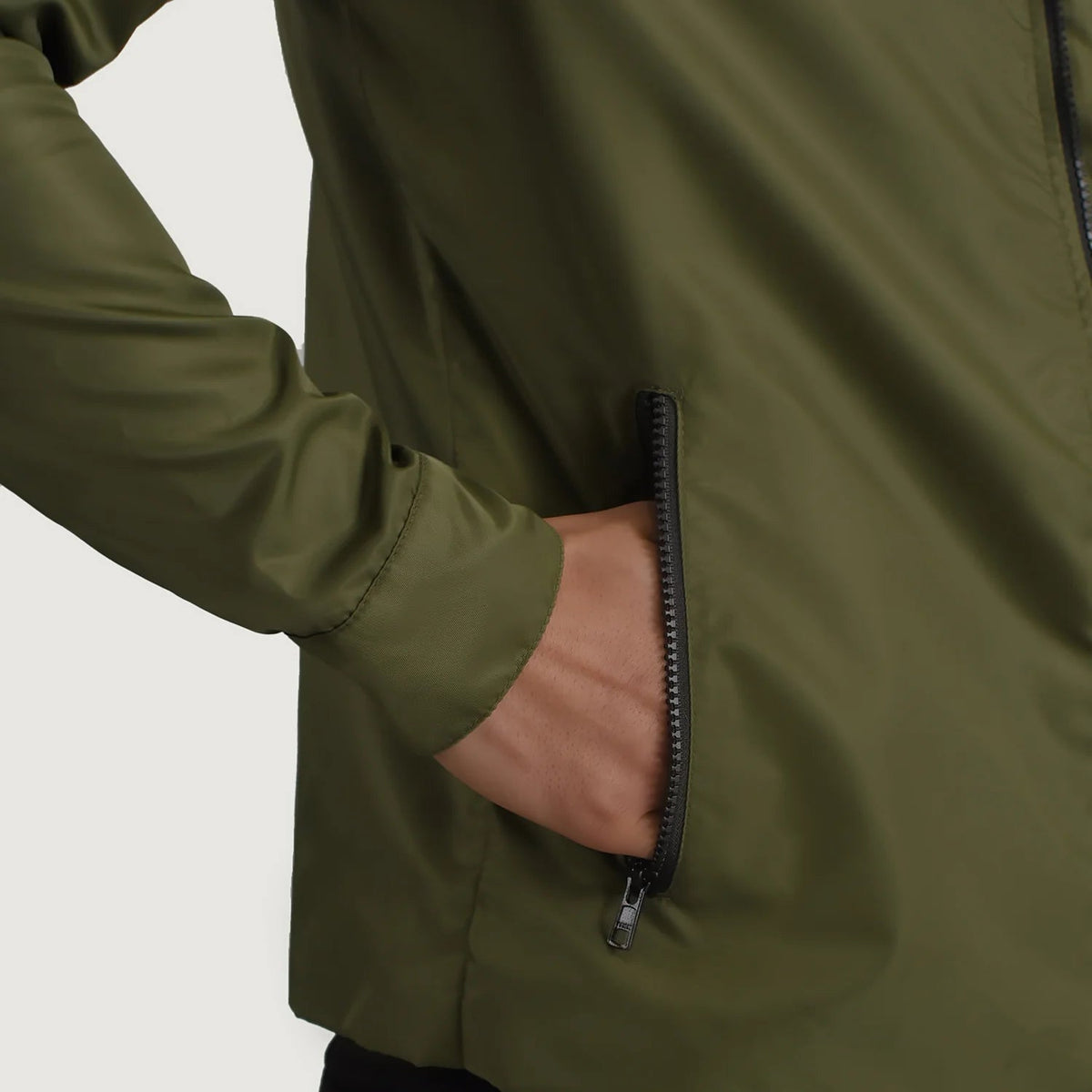 
Binnenweergave Showing Quilted Viscose Lining & Twee functionele binnenzakken