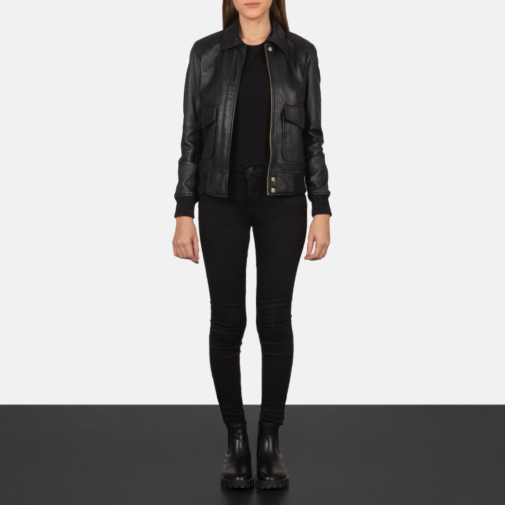 
Westa A-2 Black Leather Bomber Jacket - Zijaanzicht met ergonomische mouwsnede