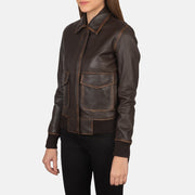
Gedragen perspectief van Westa A-2 Black Leather Bomber Jacket op model - Natuurlijke valling bij daglicht
