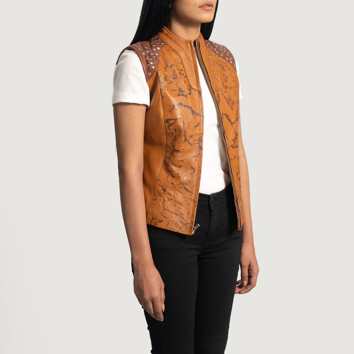
Tan Brown Sheepskin Dip &Amp; Dye Leather Vest - Achteraanzicht met getailleerde schouders & strakke zoom