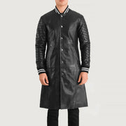 
Detailopname of Varsity collar & Snap Button button Hardware on Wilde Zwart Leather Varsity Leren Jas voor Heren