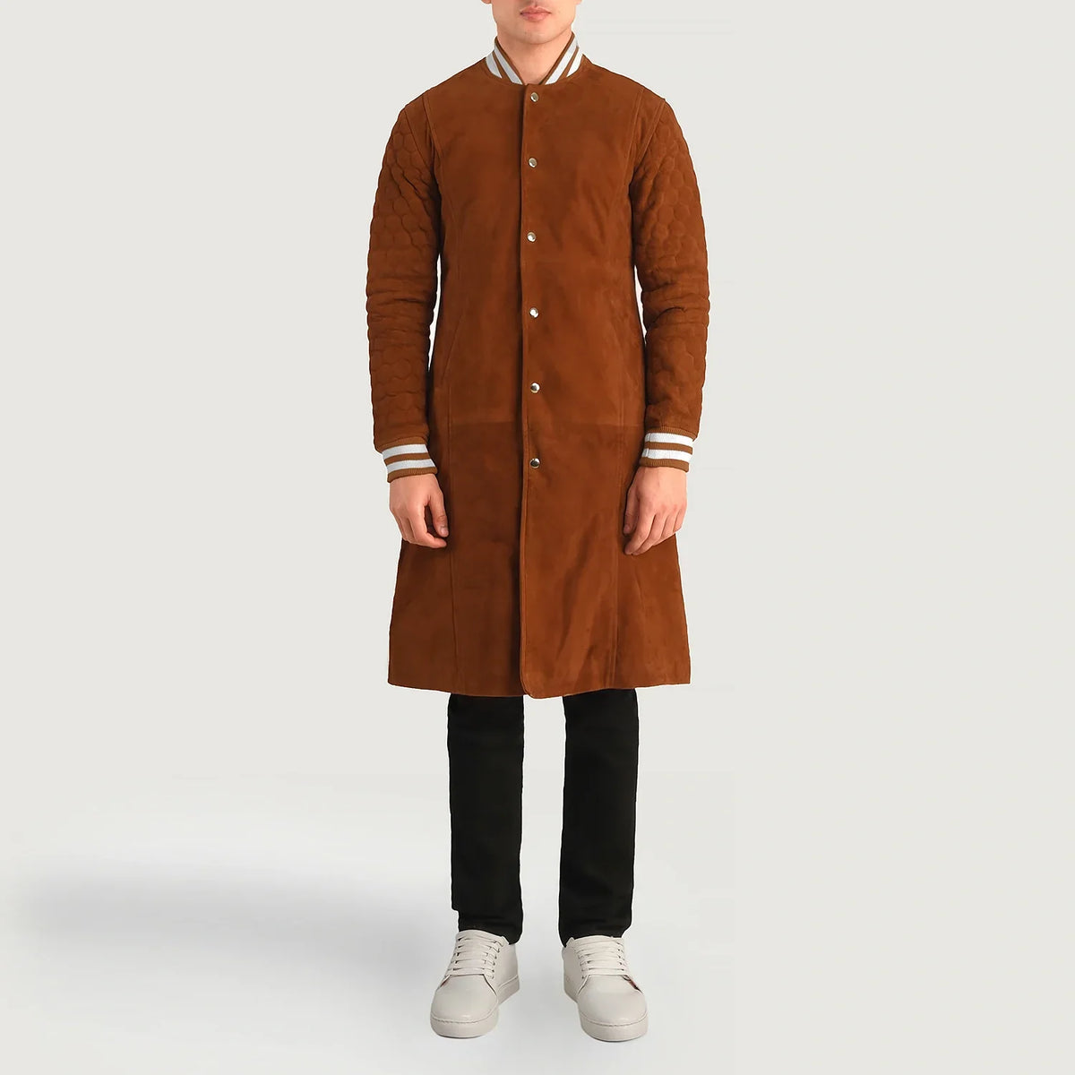 Wilde Bruin Suede Varsity Leren Jas voor Heren - Lateral Side Profile View Showing Sleeve Cut &amp; Athletic Taper Fit