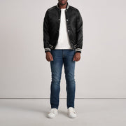 Close-Up Detail of Varsity &amp; Button Hardware on Xander Zwart Varsity Leren Jas voor Heren