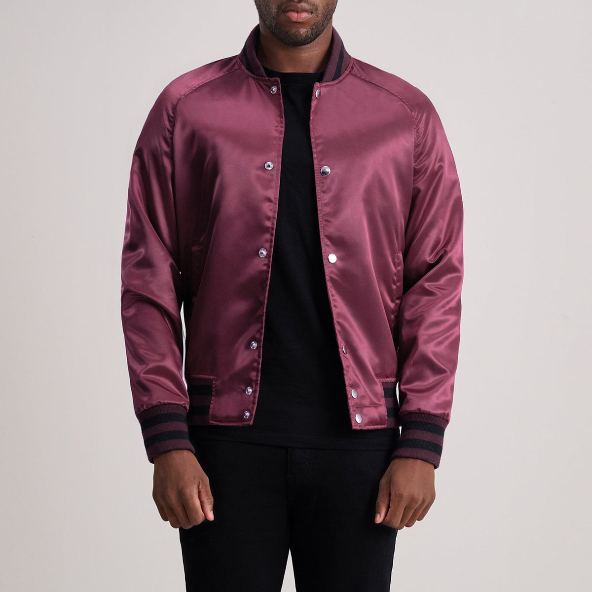 Xander Kastanjebruin Varsity Leren Jas voor Heren - Lateral Side Profile View Showing Sleeve Cut &amp; Athletic Taper Fit