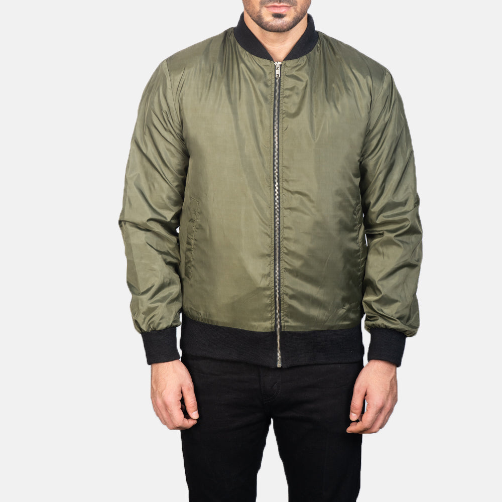 Close-Up Detail of Varsity &amp; Zipper Hardware on Men's Zack Groen Leren Bomberjack voor Heren