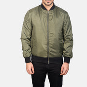 Close-Up Detail of Varsity &amp; Zipper Hardware on Men's Zack Groen Leren Bomberjack voor Heren