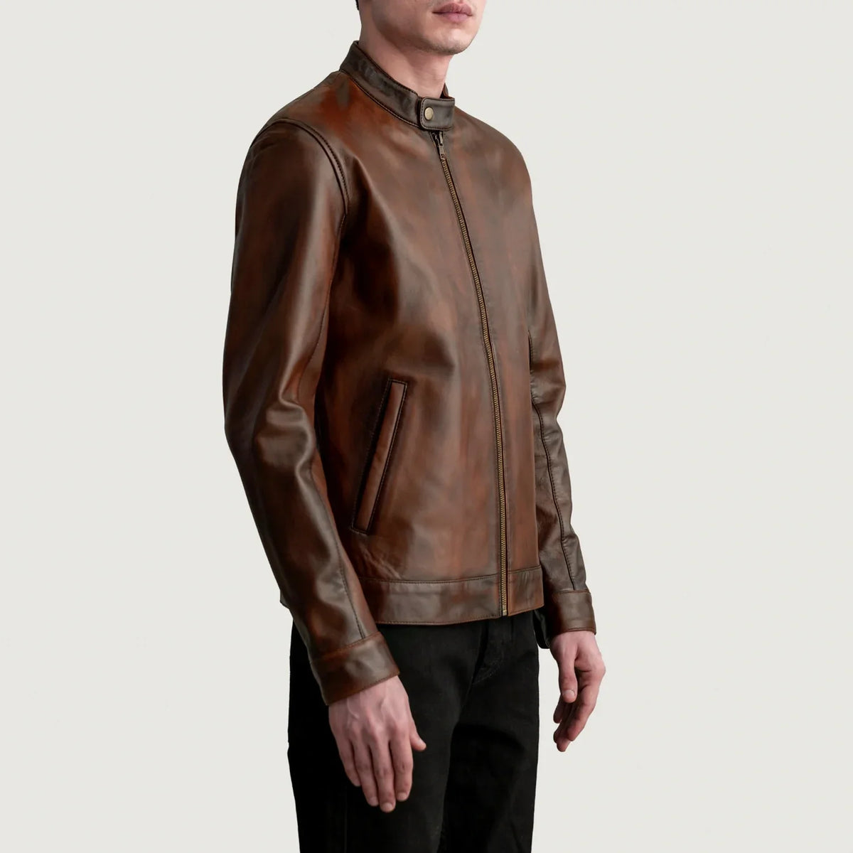 
Distressed Brown Sheepskin Leather Biker Jacket - Achteraanzicht met getailleerde schouders & strakke zoom