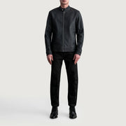 Close-Up Detail of Snap Button &amp; Zipper Hardware on Zen Tumbled Zwart Leren Bikerjack voor Heren