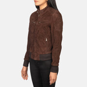 
Brown Goat Suede Bomber Jacket - Achteraanzicht met getailleerde schouders & strakke zoom